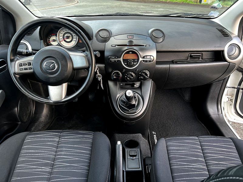 MAZDA 2 2010