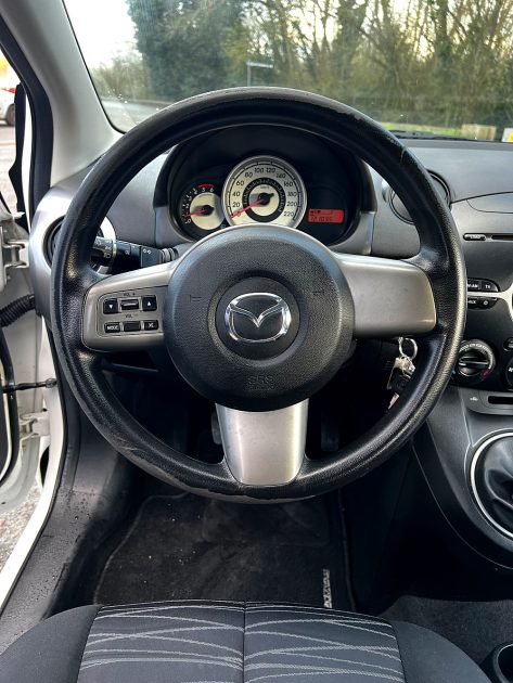 MAZDA 2 2010
