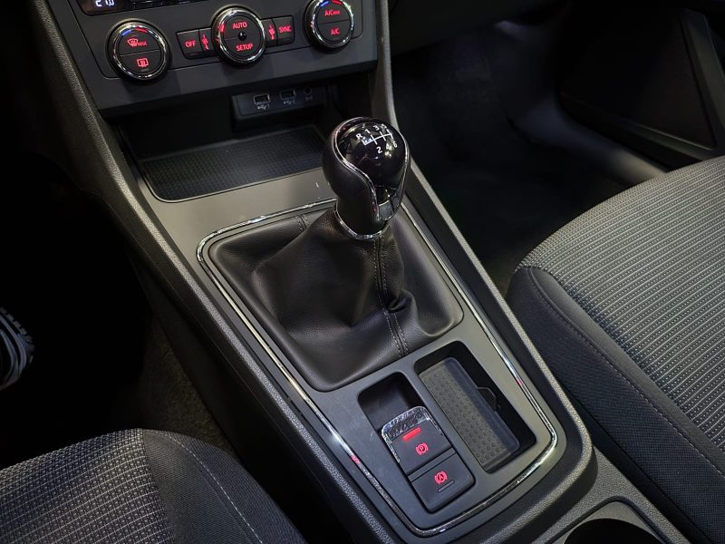 SEAT LEON 1.0 TSI BVM6 115cv STYLE / SUIVI COMPLET / RADAR DE RECUL / PHARES LED / GPS TACTILE