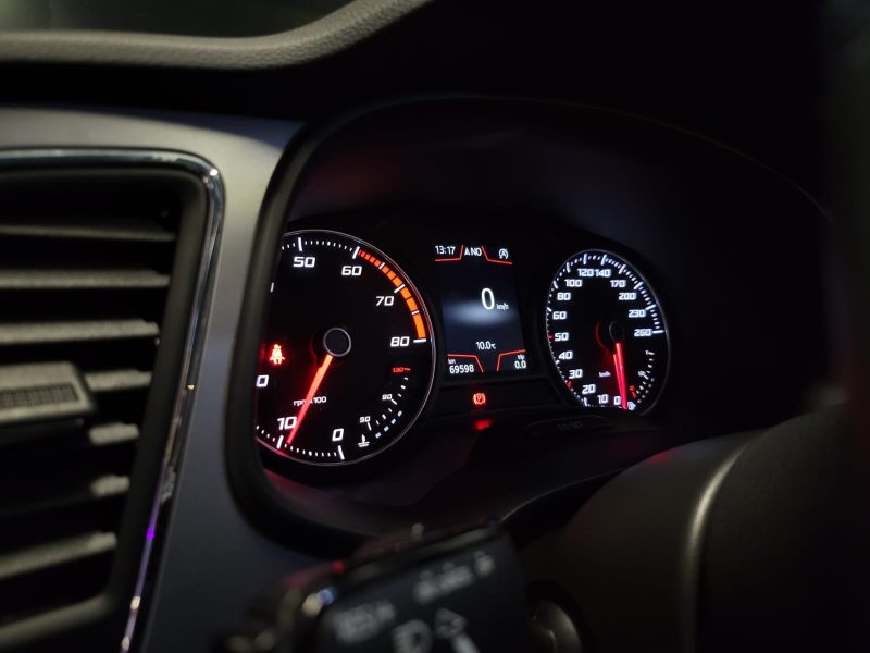 SEAT LEON 1.0 TSI BVM6 115cv STYLE / SUIVI COMPLET / RADAR DE RECUL / PHARES LED / GPS TACTILE