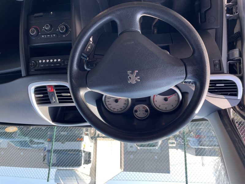 PEUGEOT 207 2010