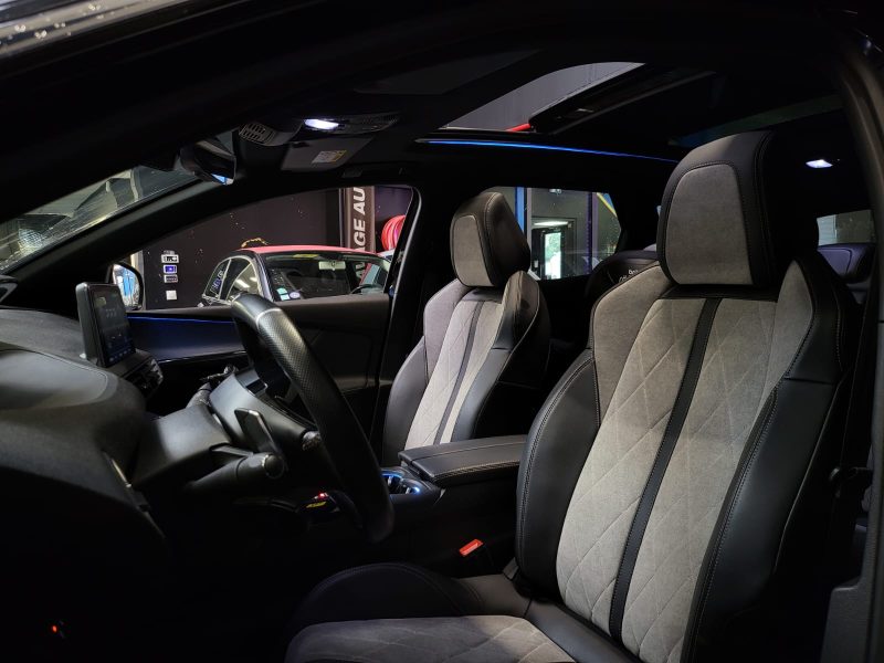 PEUGEOT 3008 1.6 THP Hyrbid4 300cv GT LINE / TOIT OUVRANT+SIÈGES CHAUFFANTS+CARPLAY+CAMÉRA DE RECUL+