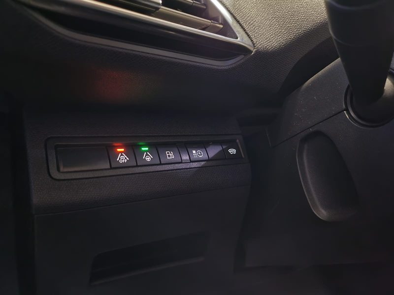 PEUGEOT 3008 1.6 THP Hyrbid4 300cv GT LINE / TOIT OUVRANT+SIÈGES CHAUFFANTS+CARPLAY+CAMÉRA DE RECUL+