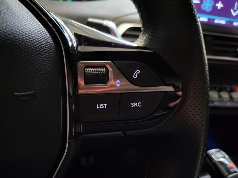 PEUGEOT 3008 1.6 THP Hyrbid4 300cv GT LINE / TOIT OUVRANT+SIÈGES CHAUFFANTS+CARPLAY+CAMÉRA DE RECUL+