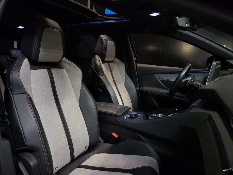 PEUGEOT 3008 1.6 THP Hyrbid4 300cv GT LINE / TOIT OUVRANT+SIÈGES CHAUFFANTS+CARPLAY+CAMÉRA DE RECUL+