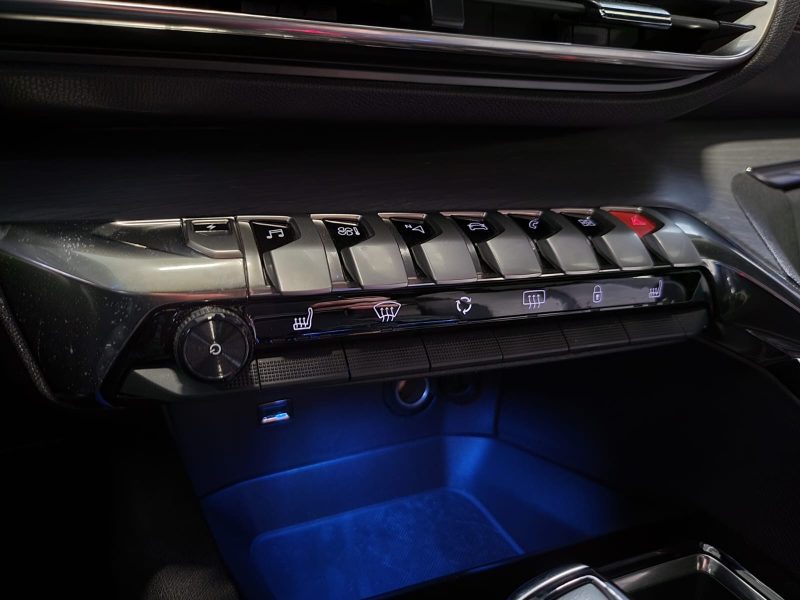 PEUGEOT 3008 1.6 THP Hyrbid4 300cv GT LINE / TOIT OUVRANT+SIÈGES CHAUFFANTS+CARPLAY+CAMÉRA DE RECUL+