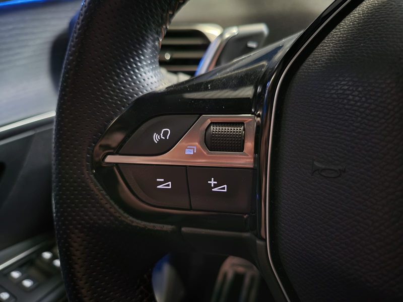 PEUGEOT 3008 1.6 THP Hyrbid4 300cv GT LINE / TOIT OUVRANT+SIÈGES CHAUFFANTS+CARPLAY+CAMÉRA DE RECUL+