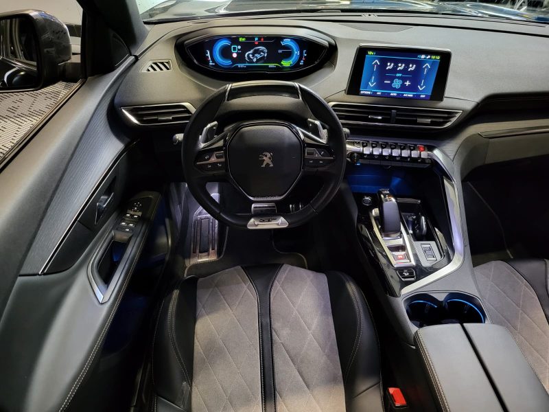 PEUGEOT 3008 1.6 THP Hyrbid4 300cv GT LINE / TOIT OUVRANT+SIÈGES CHAUFFANTS+CARPLAY+CAMÉRA DE RECUL+