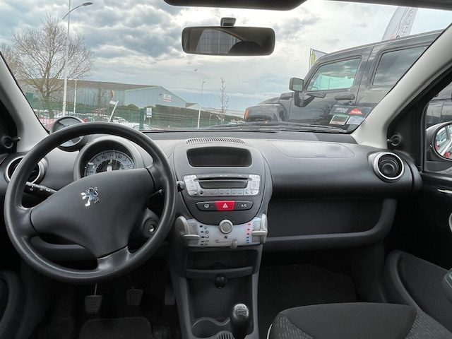 PEUGEOT 107 
