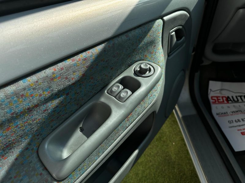 RENAULT TWINGO I 2004