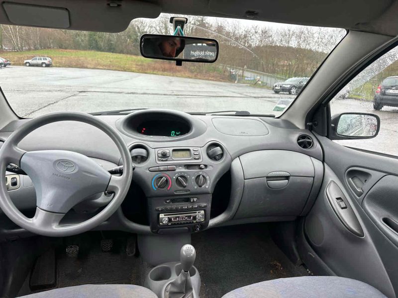 TOYOTA YARIS 2001