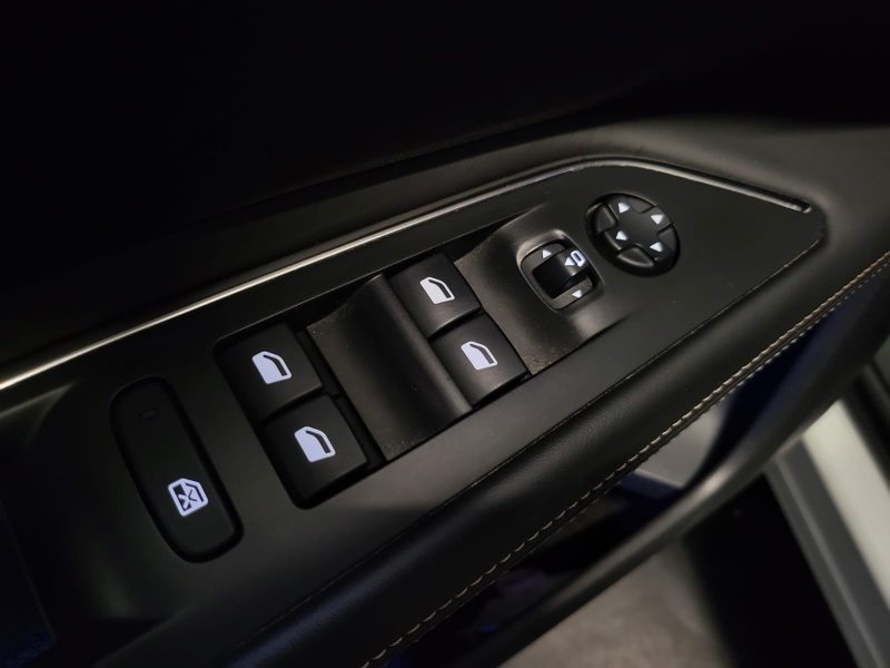 PEUGEOT 3008 1.6 THP 165CV EAT6 GT LINE / TOIT OUVRANT+FOCAL+ATTELAGE+SIEGES CHAUFFANTS