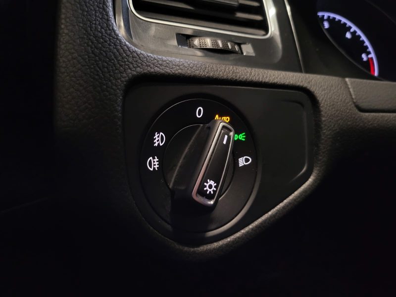 VOLKSWAGEN GOLF VII 1.6 TDI 116cv DSG 7 BUSINESS CONFORTLINE APPLE CARPLAY / REGULATEUR ADAPTATIF / 