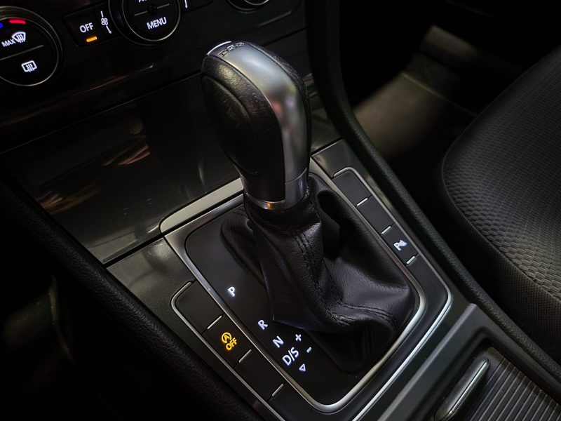 VOLKSWAGEN GOLF VII 1.6 TDI 116cv DSG 7 BUSINESS CONFORTLINE APPLE CARPLAY / REGULATEUR ADAPTATIF / 