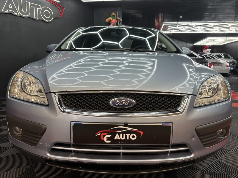 FORD FOCUS II A trois volumes 2005