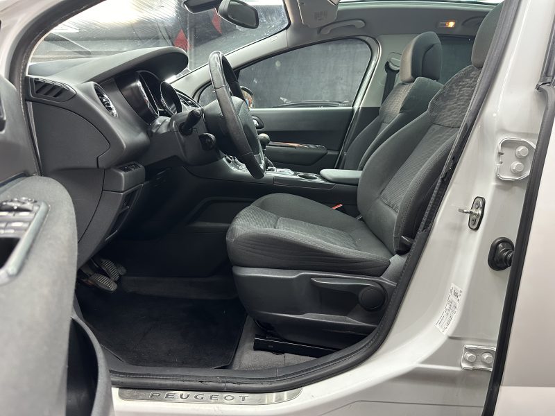 PEUGEOT 3008 Monospace 2012
