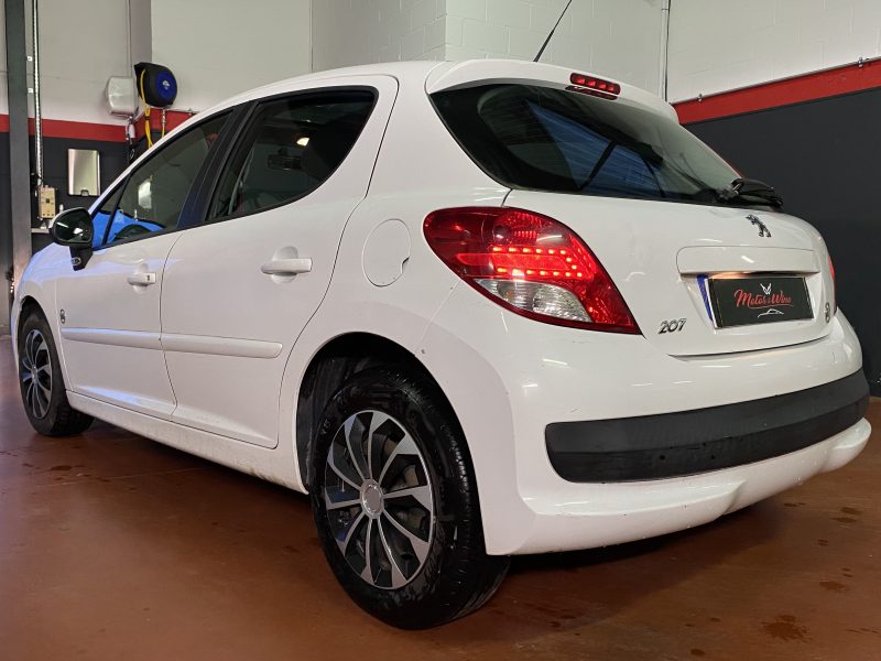 PEUGEOT 207 2009