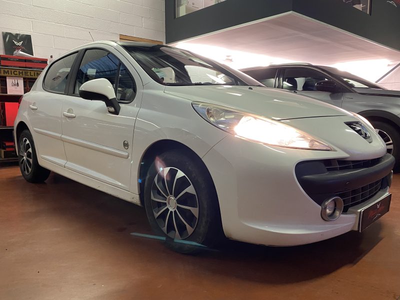 PEUGEOT 207 2009