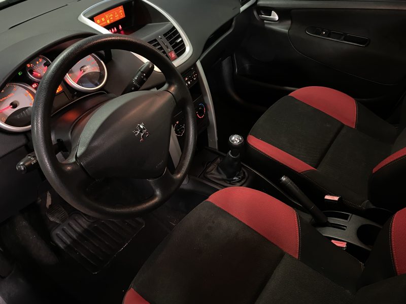 PEUGEOT 207 2009