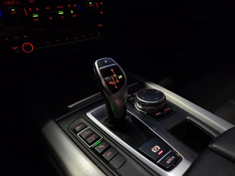 BMW X5 F15 S-Drive 25d 218cv LOUNGE PLUS TOIT OUVRANT / SIEGES CHAUFFANTS ET ELECT/ 360° KEYLESS GO 