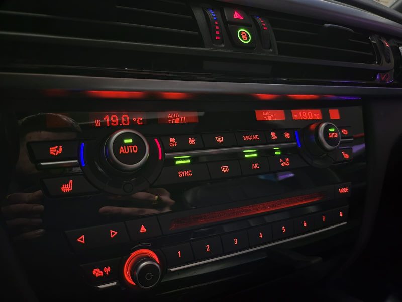 BMW X5 F15 S-Drive 25d 218cv LOUNGE PLUS TOIT OUVRANT / SIEGES CHAUFFANTS ET ELECT/ 360° KEYLESS GO 