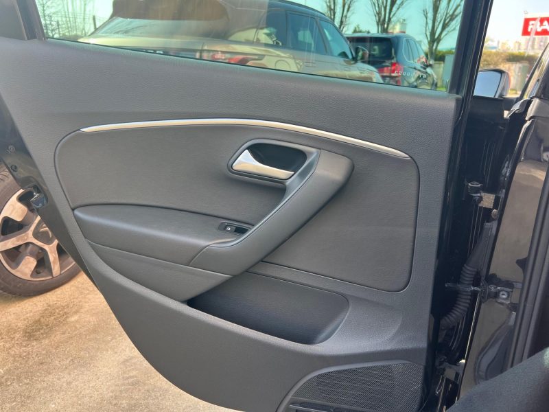 VOLKSWAGEN POLO V 2016