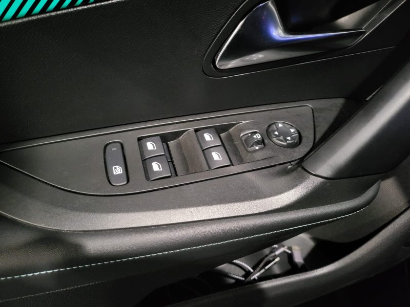 PEUGEOT 2008 II 1.2 PureTech 130cv Allure Pack EAT8 1ère Main / SIEGES CHAUFFANT/APPLE CARPLAY/CAMER