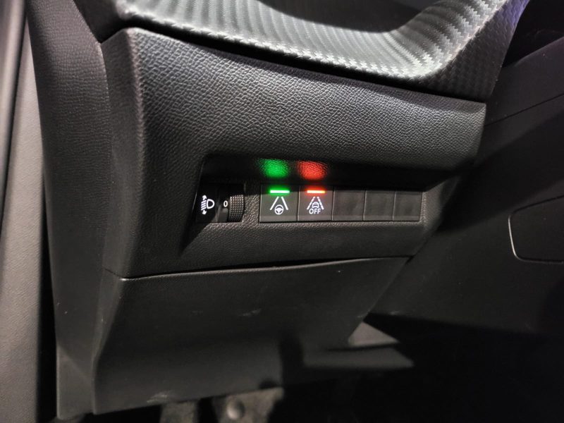 PEUGEOT 2008 II 1.2 PureTech 130cv Allure Pack EAT8 1ère Main / SIEGES CHAUFFANT/APPLE CARPLAY/CAMER