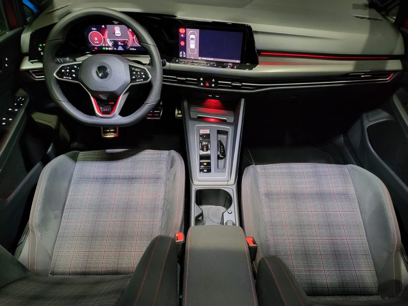 VOLKSWAGEN GOLF VIII GTI 2.0 TSI 245cv DSG7 / APPLE CARPLAY/TOIT OUVRANT/CHARGEUR A INDUCTION