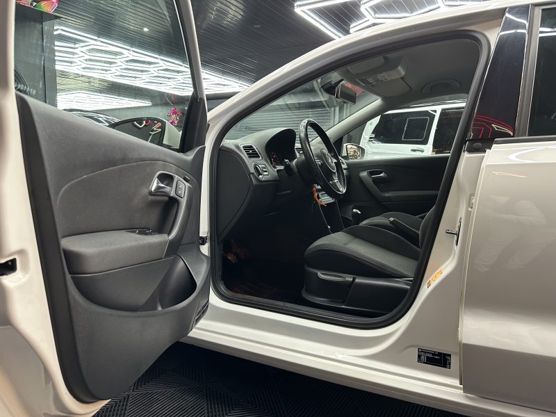 VOLKSWAGEN POLO V 2010