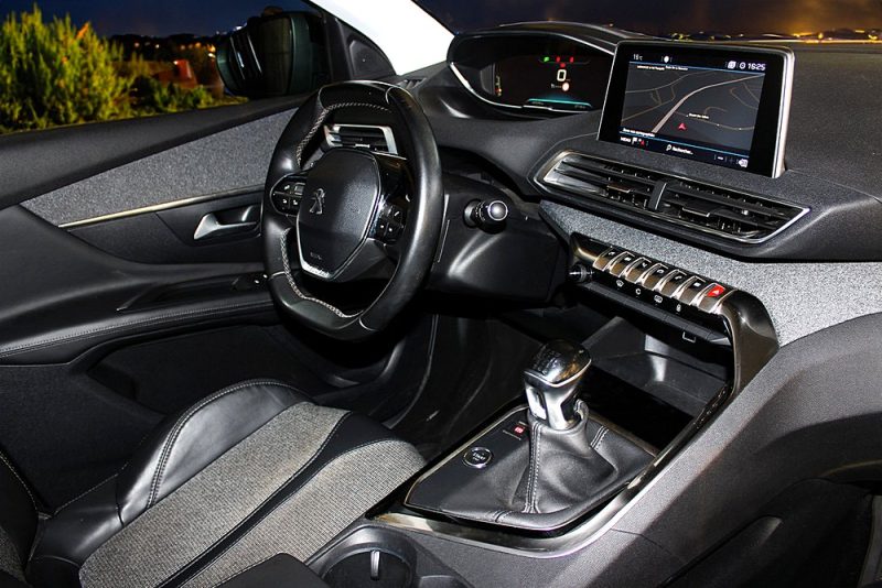 PEUGEOT 3008 SUV 2017