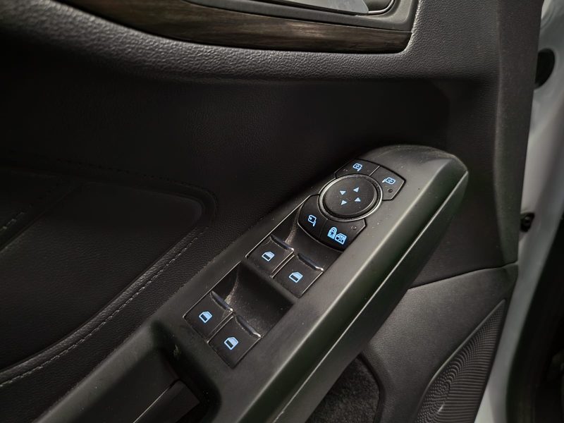 FORD FOCUS 1.0 ECOBOOST 125cv VIGNALE / AFFICHAGE TETE HAUTE / SIGES ELECTRIQUES / SIEGES CHAUFFANTS