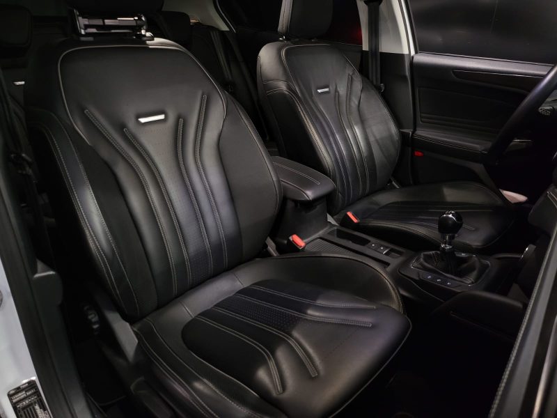 FORD FOCUS 1.0 ECOBOOST 125cv VIGNALE / AFFICHAGE TETE HAUTE / SIGES ELECTRIQUES / SIEGES CHAUFFANTS