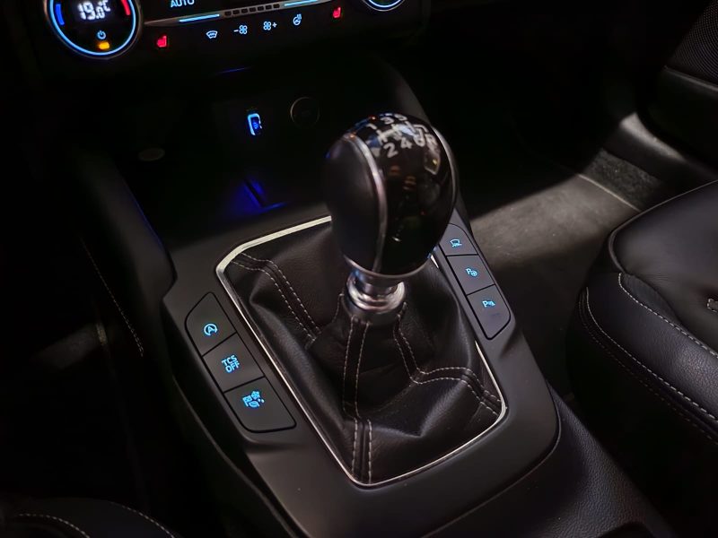 FORD FOCUS 1.0 ECOBOOST 125cv VIGNALE / AFFICHAGE TETE HAUTE / SIGES ELECTRIQUES / SIEGES CHAUFFANTS