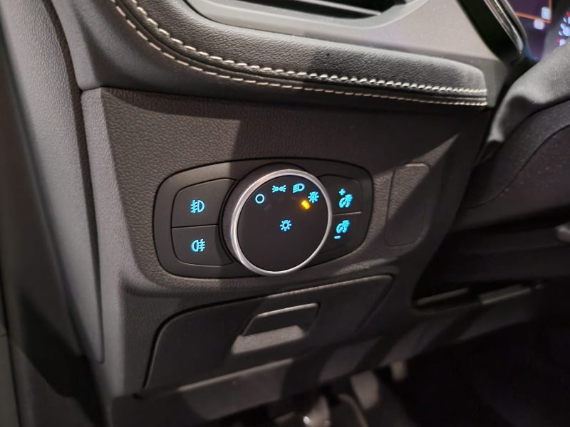 FORD FOCUS 1.0 ECOBOOST 125cv VIGNALE / AFFICHAGE TETE HAUTE / SIGES ELECTRIQUES / SIEGES CHAUFFANTS