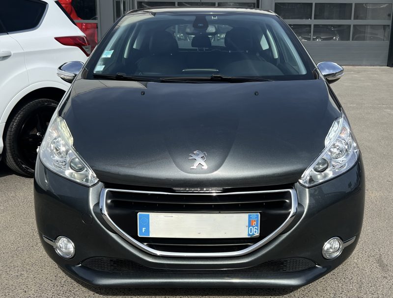PEUGEOT 208 ALLURE 1.6 E HDI 92 Cv ECRAN TACTILE / BLUETOOTH REGULATEUR 5 PLACES - GARANTIE 1 AN