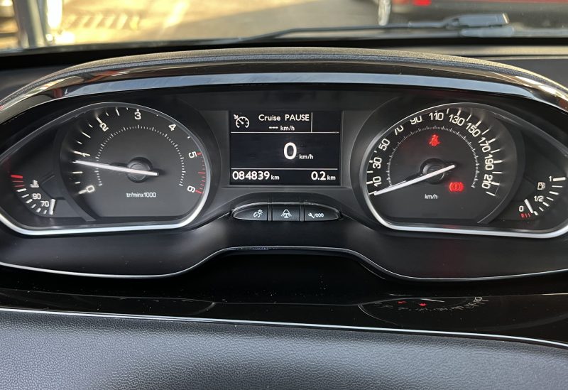 PEUGEOT 208 ALLURE 1.6 E HDI 92 Cv ECRAN TACTILE / BLUETOOTH REGULATEUR 5 PLACES - GARANTIE 1 AN