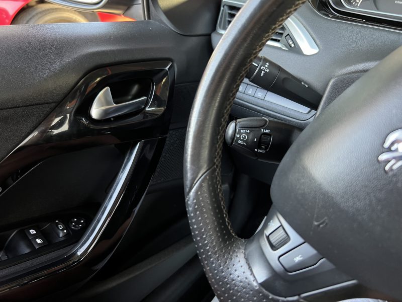 PEUGEOT 208 ALLURE 1.6 E HDI 92 Cv ECRAN TACTILE / BLUETOOTH REGULATEUR 5 PLACES - GARANTIE 1 AN