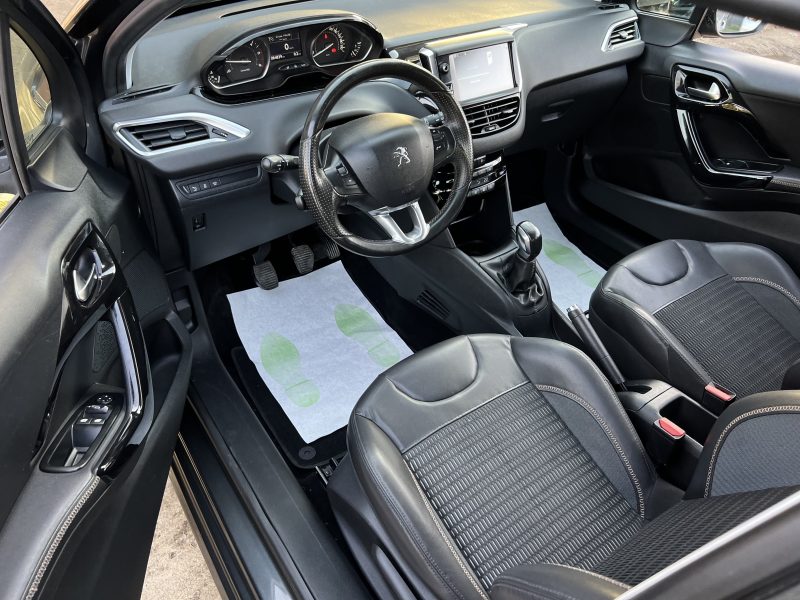 PEUGEOT 208 ALLURE 1.6 E HDI 92 Cv ECRAN TACTILE / BLUETOOTH REGULATEUR 5 PLACES - GARANTIE 1 AN