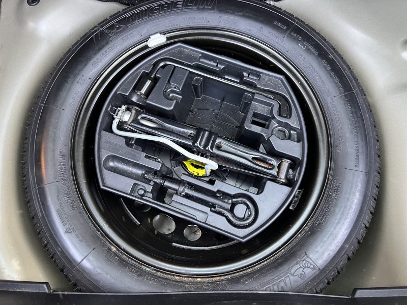 PEUGEOT 208 ALLURE 1.6 E HDI 92 Cv ECRAN TACTILE / BLUETOOTH REGULATEUR 5 PLACES - GARANTIE 1 AN