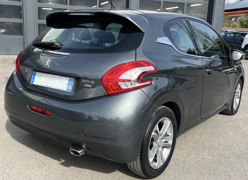 PEUGEOT 208 ALLURE 1.6 E HDI 92 Cv ECRAN TACTILE / BLUETOOTH REGULATEUR 5 PLACES - GARANTIE 1 AN