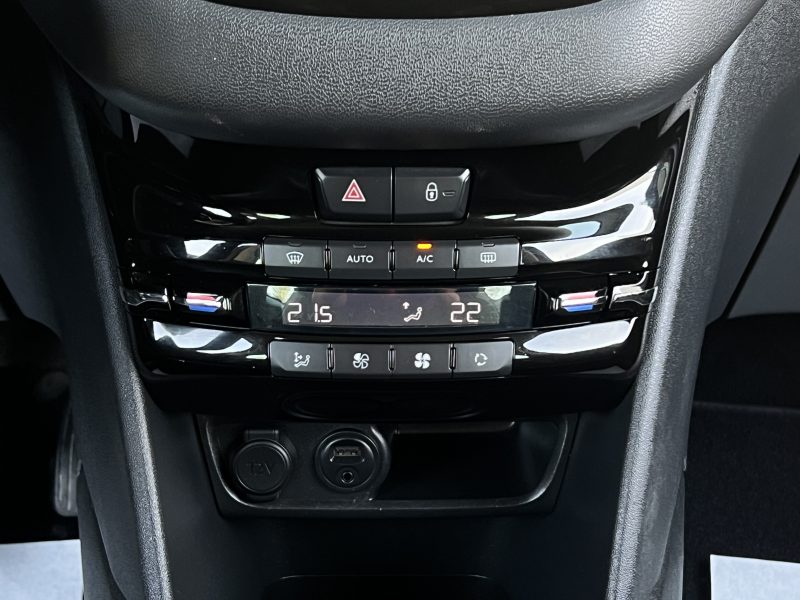 PEUGEOT 208 ALLURE 1.6 E HDI 92 Cv ECRAN TACTILE / BLUETOOTH REGULATEUR 5 PLACES - GARANTIE 1 AN