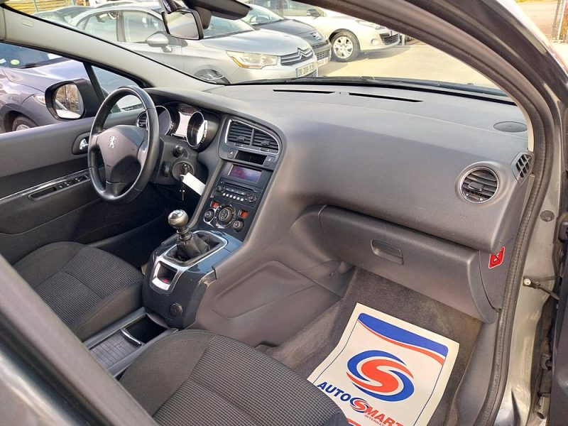 PEUGEOT 5008 1.6 HDi 112 Premium 7 places