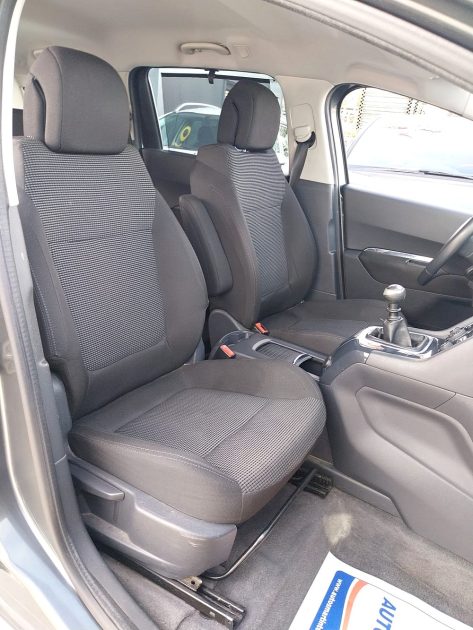 PEUGEOT 5008 1.6 HDi 112 Premium 7 places