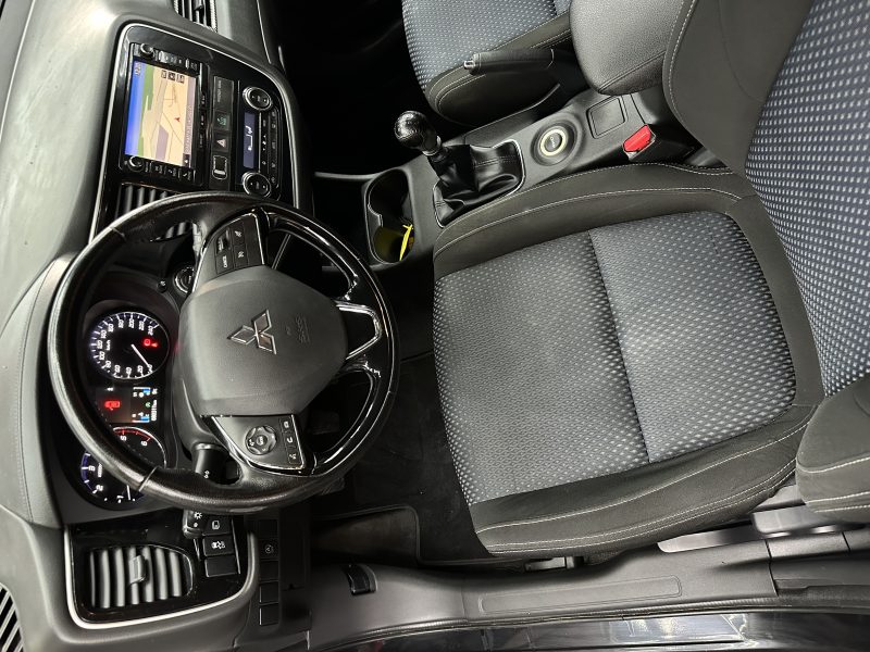 MITSUBISHI OUTLANDER III 2015