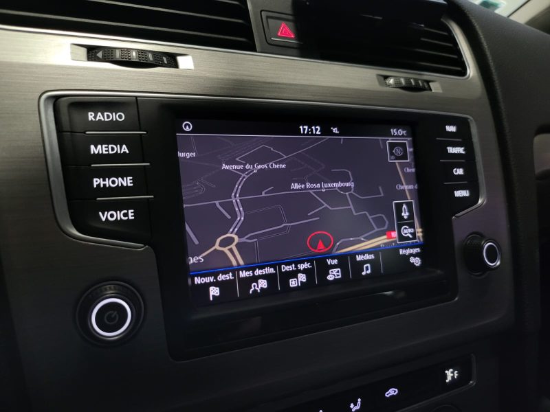 VOLKSWAGEN GOLF VII 1.6 TDI 110CV DSG 7 CONFORTLINE / CARPLAY / REGULATEUR ADAPTATIF / PARK PILOT AV