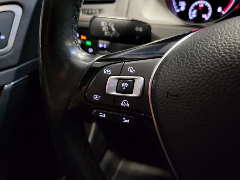 VOLKSWAGEN GOLF VII 1.6 TDI 110CV DSG 7 CONFORTLINE / CARPLAY / REGULATEUR ADAPTATIF / PARK PILOT AV