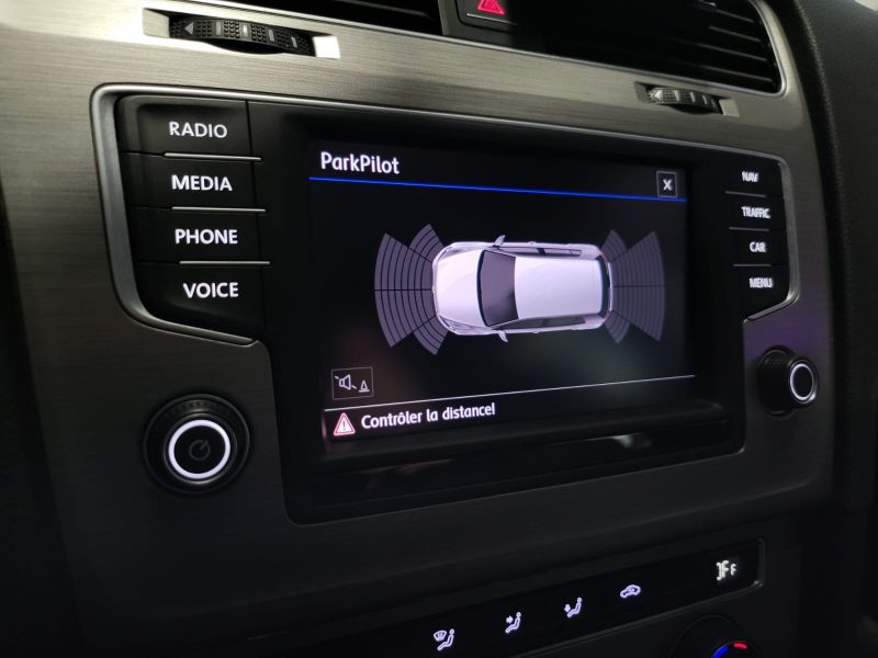 VOLKSWAGEN GOLF VII 1.6 TDI 110CV DSG 7 CONFORTLINE / CARPLAY / REGULATEUR ADAPTATIF / PARK PILOT AV