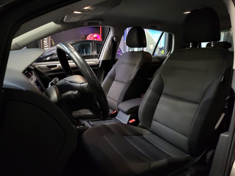 VOLKSWAGEN GOLF VII 1.6 TDI 110CV DSG 7 CONFORTLINE / CARPLAY / REGULATEUR ADAPTATIF / PARK PILOT AV