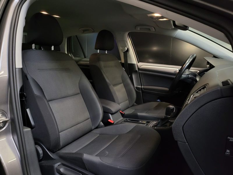 VOLKSWAGEN GOLF VII 1.6 TDI 110CV DSG 7 CONFORTLINE / CARPLAY / REGULATEUR ADAPTATIF / PARK PILOT AV